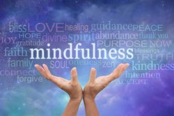 hands holding the word mindfulness